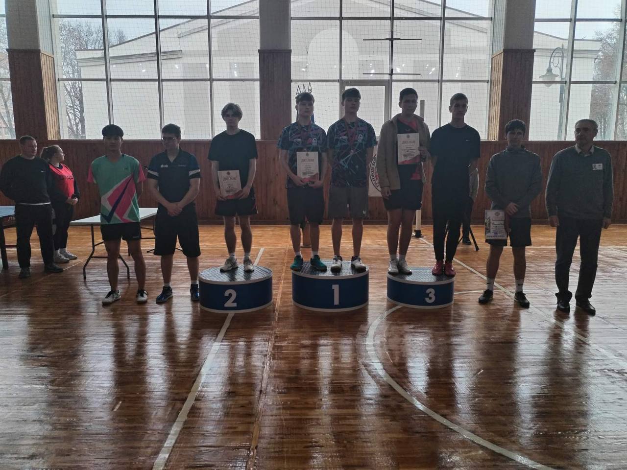 photo_5235962727996527013_y