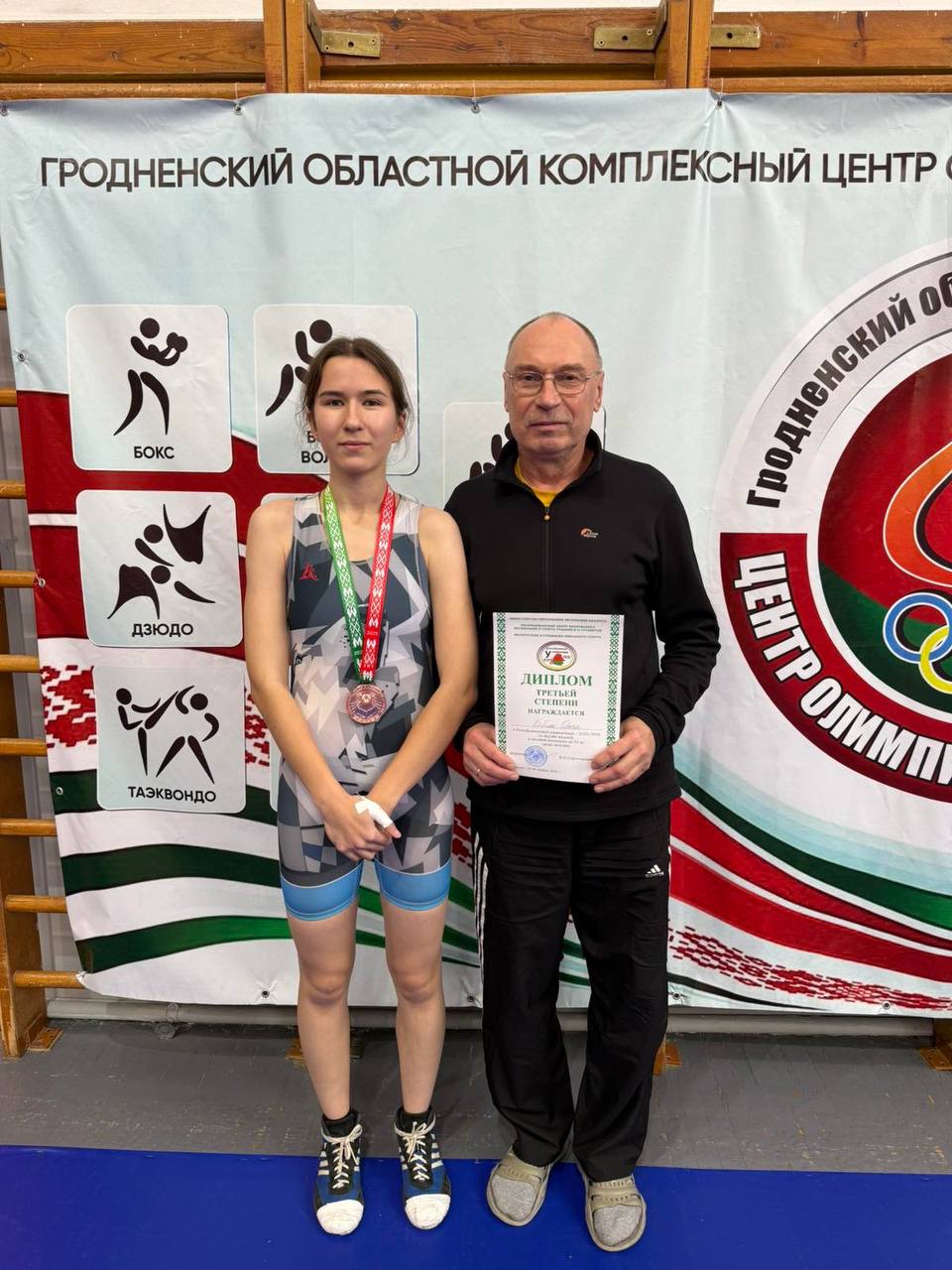 photo_5296394352370322987_y