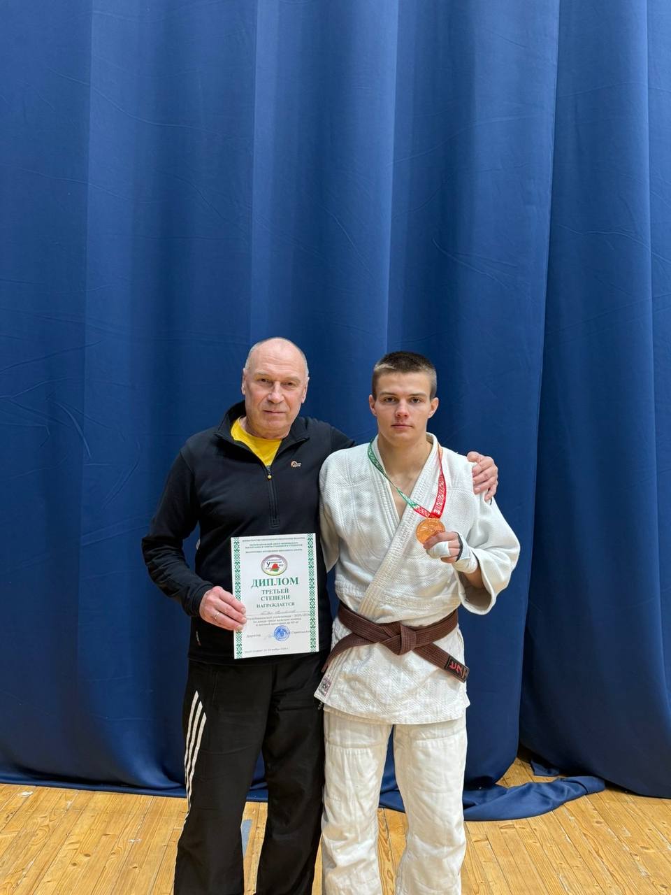 photo_5296394352370322989_y