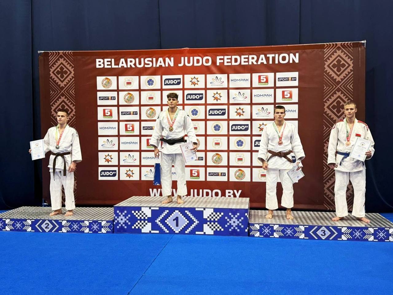 photo_5296394352370322990_y