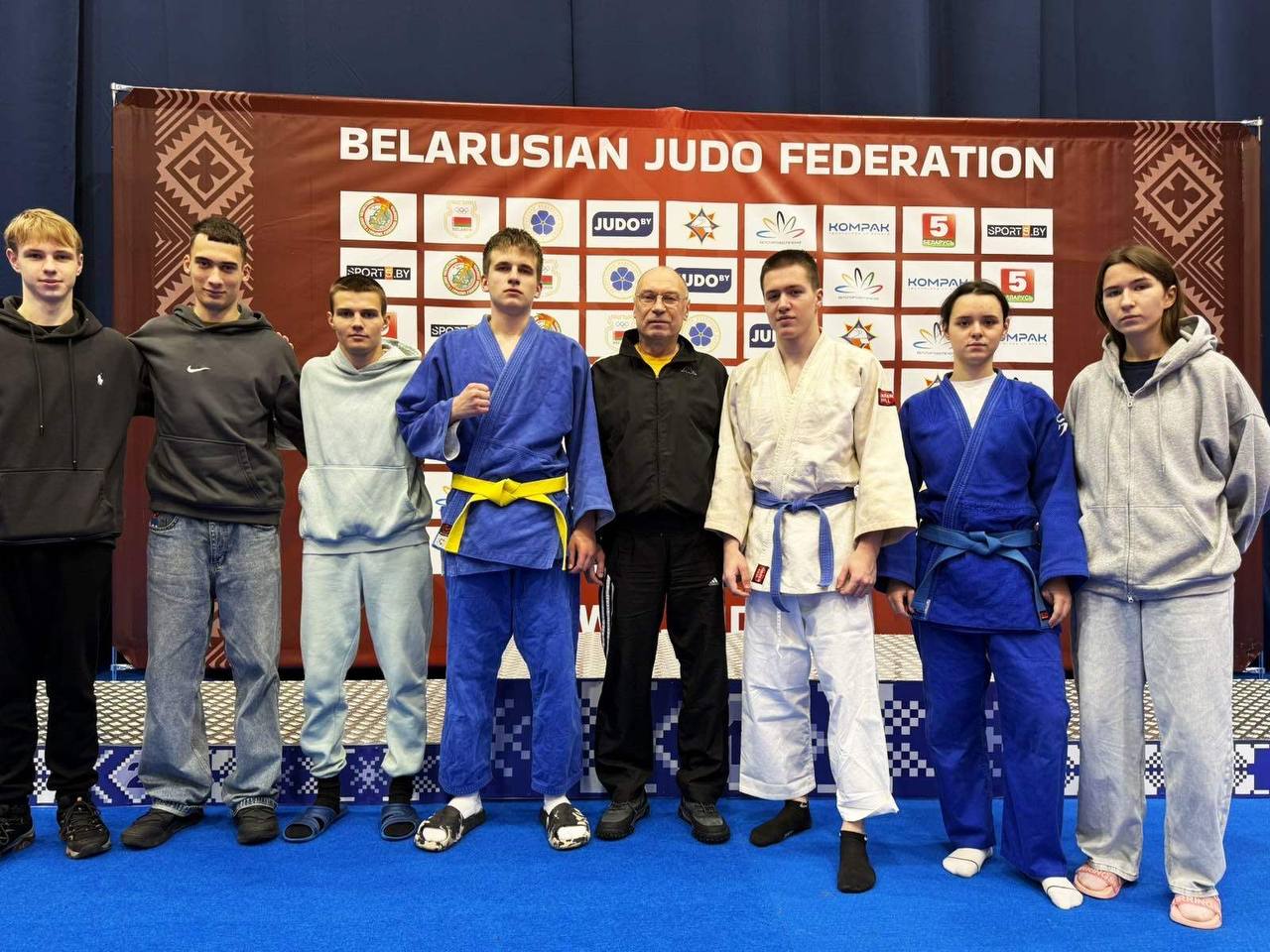 photo_5296394352370322991_y